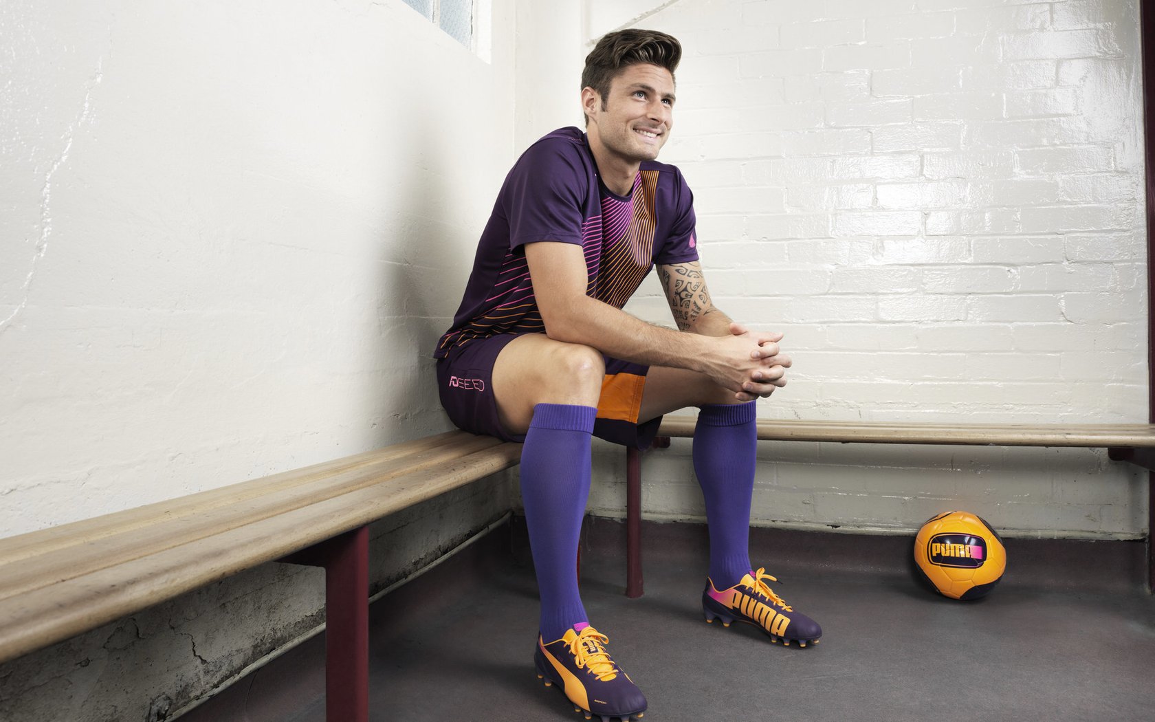 绝境中的双面英雄，英格兰绝杀日本，奥恰洛夫扛起全队